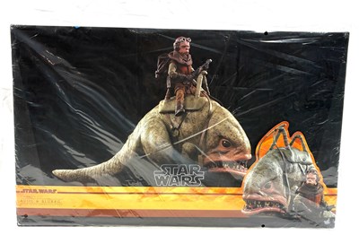 Lot 55 - Hot Toys Star Wars Kuiil & Blurrg TMS049 1/6th scale figure set MISP
