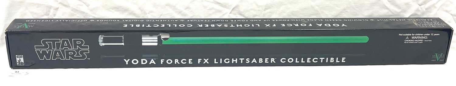 Lot 43 - Master Replicas Force FX Yoda 1:1 scale Lightsaber UNUSED