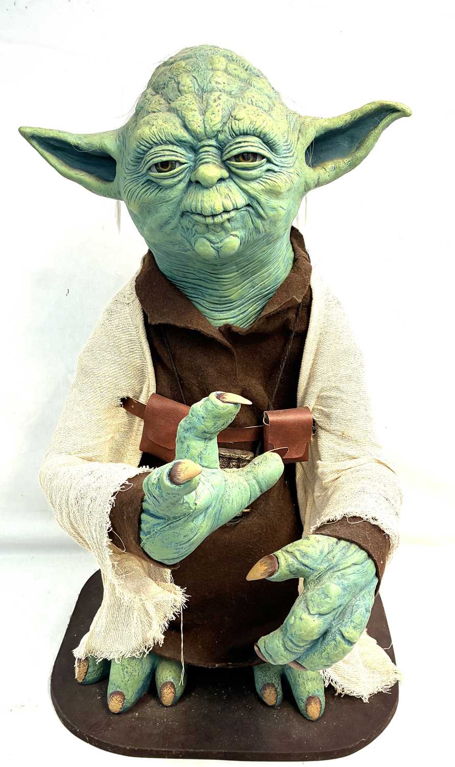 Lot 231 - Star Wars Yoda (Highly Detailed) 1:1 scale Custom Model, upon display Plinth