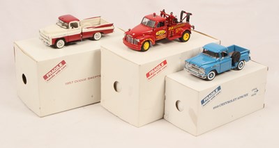 Lot 7 - Danbury Mint 1:24th Scale Group Of 3x 1950's American Pick Up & Wrecker Trucks.