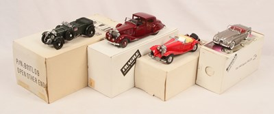 Lot 17 - Franklin & Danbury Mint 1:24th Scale Group of 4x Classic Cars.