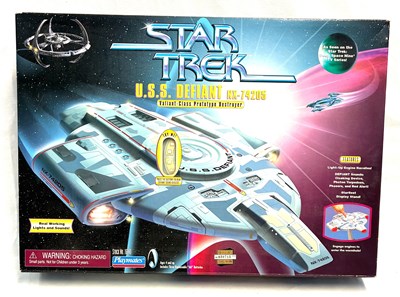 Lot 41 - Playmates Star Trek U.S.S Defiant NX-74205 MISB
